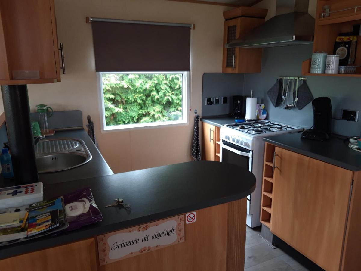 Locatie Het Knooppunt Engelse Chalet Нейс Екстер'єр фото