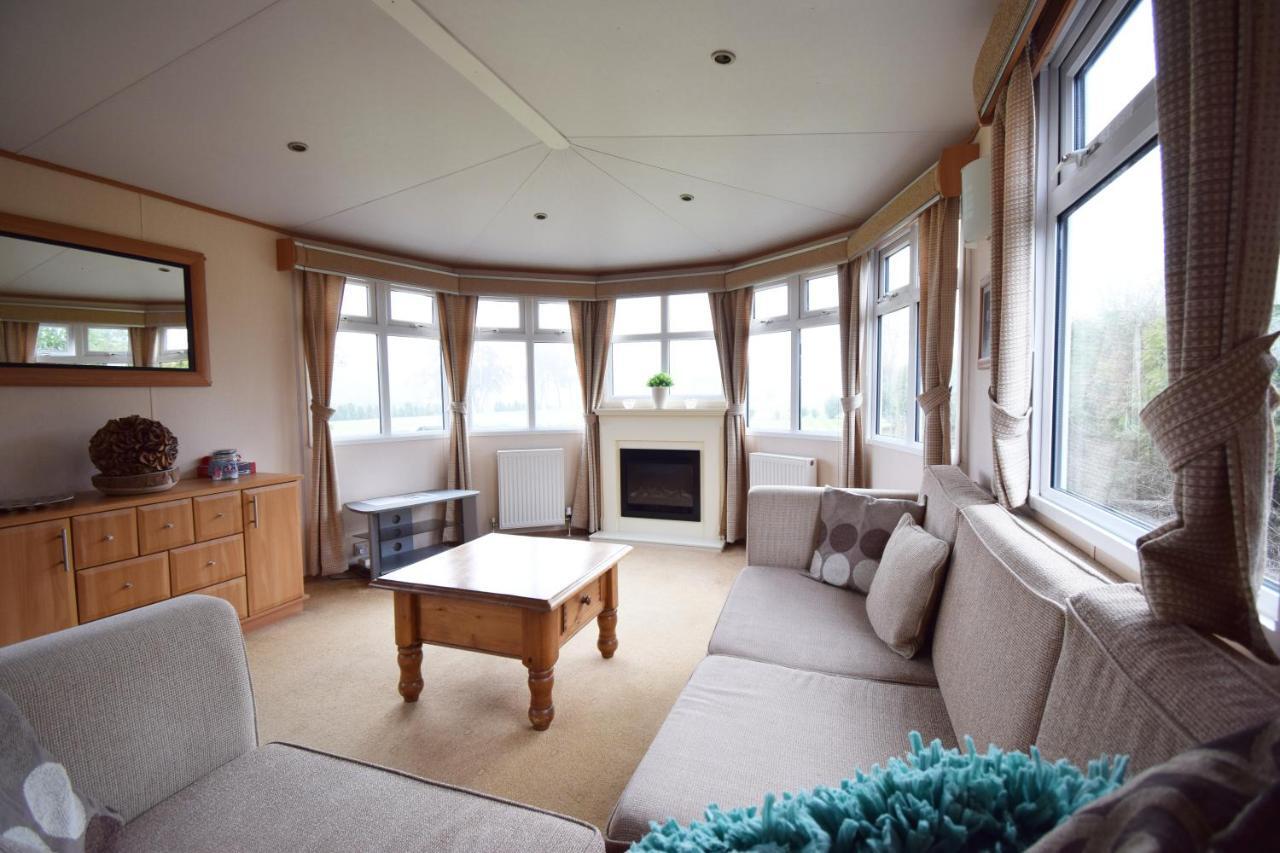 Locatie Het Knooppunt Engelse Chalet Нейс Екстер'єр фото